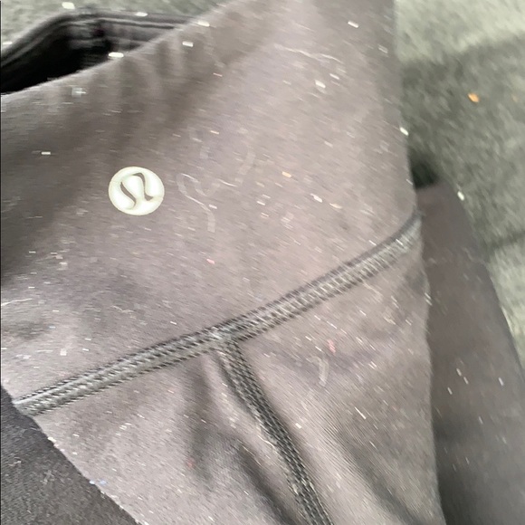 Lululemon Black Wunder Under Size 4 - Picture 3 of 4